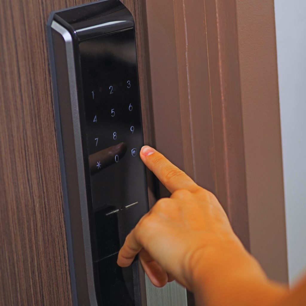 מנעולים חכמים לעסק – פתרונות אבטחה חכמים ונגישים 2025