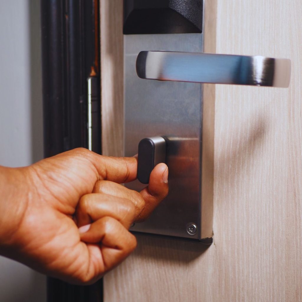 מנעול חכם לדלת עם מצלמה: איך לבחור מנעול חכם מומלץ לדלת הבית?